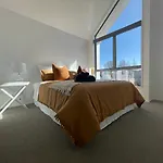 Inner City Luxury With Free Parking